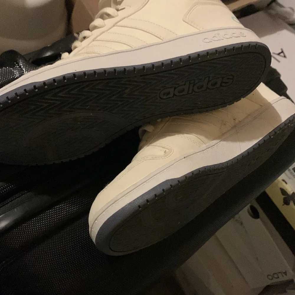 Adidas - Picture 3 of 3